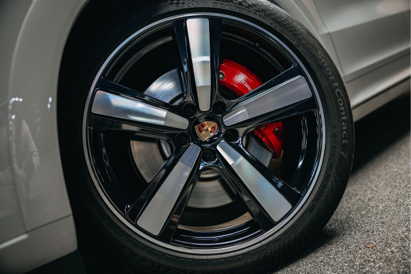 Porsche Cayenne Coupé 3.0 S E-Hybrid | Stoelmasssage | HomeLink | Head-Up | Sport Chrono | Bose | Trekhaak | Kreide |