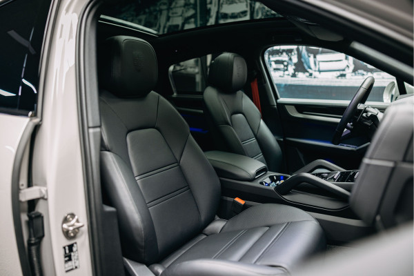 Porsche Cayenne Coupé 3.0 S E-Hybrid | Stoelmasssage | HomeLink | Head-Up | Sport Chrono | Bose | Trekhaak | Kreide |