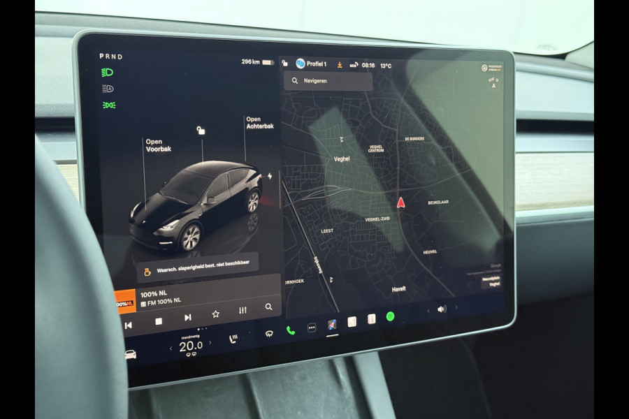 Tesla Model Y RWD LFP-Accu SOH 94% Leder Lmv 20" Warmtepomp Camera's Panormadak Adap.Cruise Navi Ecc Autopilot Stoel+Stuur+Achterbank Verwarming Elek.Achterklep Dodehoek detector Draadloze telefoonlader Origineel Nederlandse Auto Fabrieksgarantie tot 25-6-2028/80.000km en 25-6-2032/160.000 km op de accu en aandrijflijn.  Trekvermogen 1600 kg !