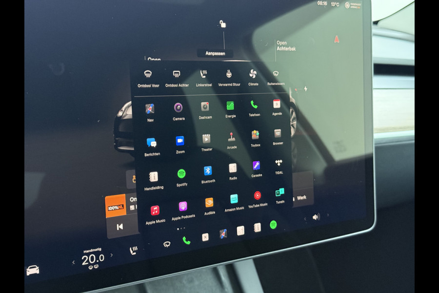 Tesla Model Y RWD LFP-Accu SOH 94% Leder Lmv 20" Warmtepomp Camera's Panormadak Adap.Cruise Navi Ecc Autopilot Stoel+Stuur+Achterbank Verwarming Elek.Achterklep Dodehoek detector Draadloze telefoonlader Origineel Nederlandse Auto Fabrieksgarantie tot 25-6-2028/80.000km en 25-6-2032/160.000 km op de accu en aandrijflijn.  Trekvermogen 1600 kg !