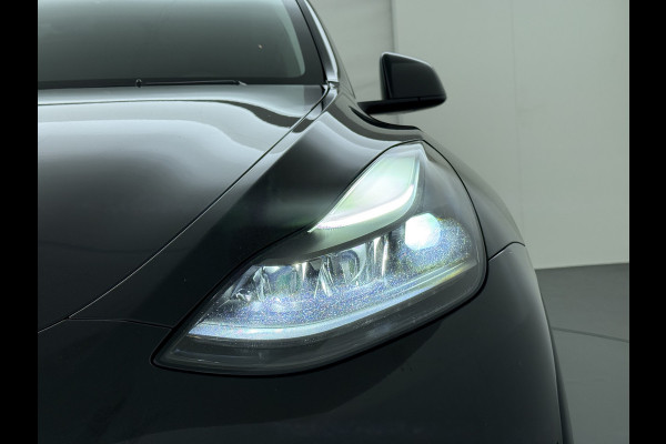 Tesla Model Y RWD LFP-Accu SOH 94% Leder Lmv 20" Warmtepomp Camera's Panormadak Adap.Cruise Navi Ecc Autopilot Stoel+Stuur+Achterbank Verwarming Elek.Achterklep Dodehoek detector Draadloze telefoonlader Origineel Nederlandse Auto Fabrieksgarantie tot 25-6-2028/80.000km en 25-6-2032/160.000 km op de accu en aandrijflijn.  Trekvermogen 1600 kg !