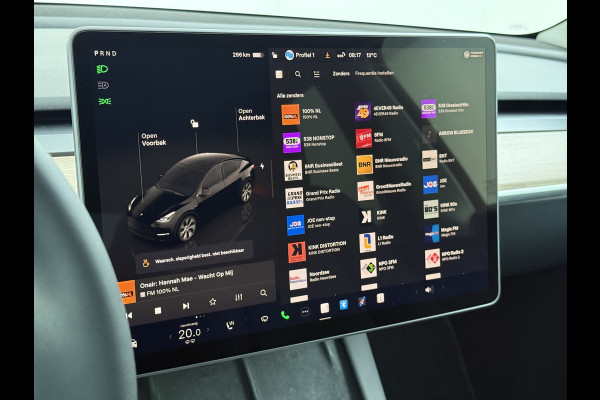 Tesla Model Y RWD LFP-Accu SOH 94% Leder Lmv 20" Warmtepomp Camera's Panormadak Adap.Cruise Navi Ecc Autopilot Stoel+Stuur+Achterbank Verwarming Elek.Achterklep Dodehoek detector Draadloze telefoonlader Origineel Nederlandse Auto Fabrieksgarantie tot 25-6-2028/80.000km en 25-6-2032/160.000 km op de accu en aandrijflijn.  Trekvermogen 1600 kg !