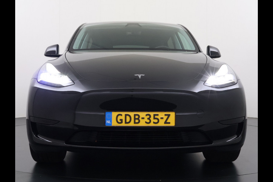 Tesla Model Y RWD LFP-Accu SOH 94% Leder Lmv 20" Warmtepomp Camera's Panormadak Adap.Cruise Navi Ecc Autopilot Stoel+Stuur+Achterbank Verwarming Elek.Achterklep Dodehoek detector Draadloze telefoonlader Origineel Nederlandse Auto Fabrieksgarantie tot 25-6-2028/80.000km en 25-6-2032/160.000 km op de accu en aandrijflijn.  Trekvermogen 1600 kg !