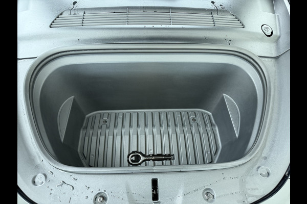 Tesla Model Y RWD LFP-Accu SOH 94% Leder Lmv 20" Warmtepomp Camera's Panormadak Adap.Cruise Navi Ecc Autopilot Stoel+Stuur+Achterbank Verwarming Elek.Achterklep Dodehoek detector Draadloze telefoonlader Origineel Nederlandse Auto Fabrieksgarantie tot 25-6-2028/80.000km en 25-6-2032/160.000 km op de accu en aandrijflijn.  Trekvermogen 1600 kg !
