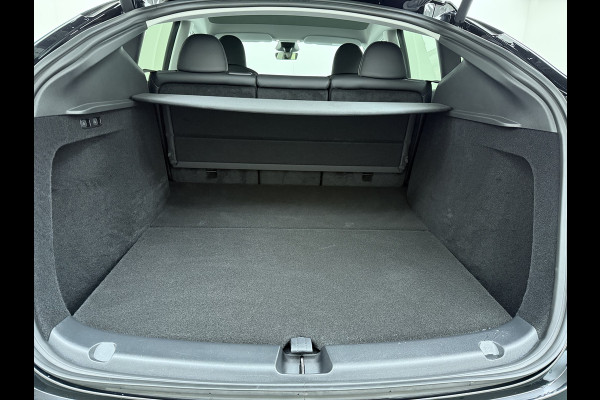 Tesla Model Y RWD LFP-Accu SOH 94% Leder Lmv 20" Warmtepomp Camera's Panormadak Adap.Cruise Navi Ecc Autopilot Stoel+Stuur+Achterbank Verwarming Elek.Achterklep Dodehoek detector Draadloze telefoonlader Origineel Nederlandse Auto Fabrieksgarantie tot 25-6-2028/80.000km en 25-6-2032/160.000 km op de accu en aandrijflijn.  Trekvermogen 1600 kg !