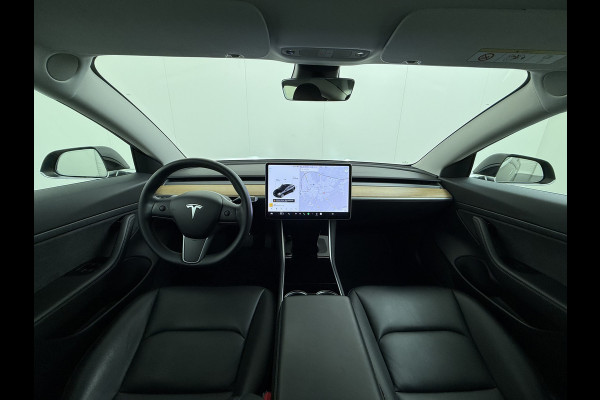 Tesla Model 3 RWD SR+ 325PK Trekhaak Lmv 18" AutoPilot FSD Leder Pano-dak Adaptive-Cruise Camera's Elektr.-Stuur+Stoelen+Spiegels+Geheugen+Eas SOH 92% Navi LED Comfortstoelen ACC DAB Voorverwarmen interieur via App Keyless One-Pedal-Drive 1e Eigenaar Origineel Nederlandse Auto 1.584kg licht!