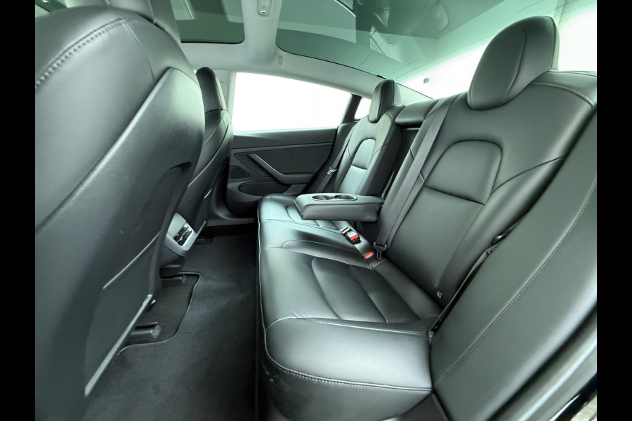 Tesla Model 3 RWD SR+ 325PK Trekhaak Lmv 18" AutoPilot FSD Leder Pano-dak Adaptive-Cruise Camera's Elektr.-Stuur+Stoelen+Spiegels+Geheugen+Eas SOH 92% Navi LED Comfortstoelen ACC DAB Voorverwarmen interieur via App Keyless One-Pedal-Drive 1e Eigenaar Origineel Nederlandse Auto 1.584kg licht!