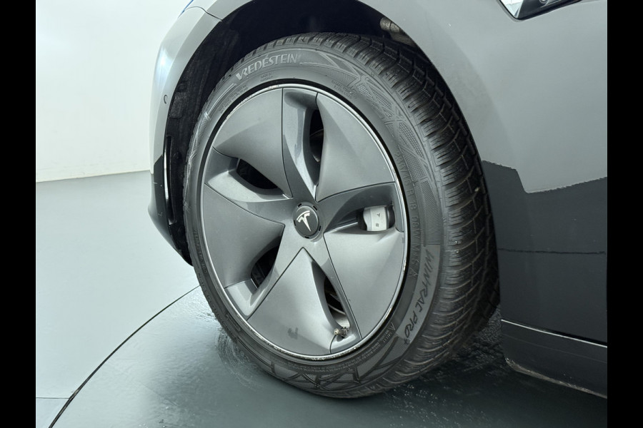 Tesla Model 3 RWD SR+ 325PK Trekhaak Lmv 18" AutoPilot FSD Leder Pano-dak Adaptive-Cruise Camera's Elektr.-Stuur+Stoelen+Spiegels+Geheugen+Eas SOH 92% Navi LED Comfortstoelen ACC DAB Voorverwarmen interieur via App Keyless One-Pedal-Drive 1e Eigenaar Origineel Nederlandse Auto 1.584kg licht!