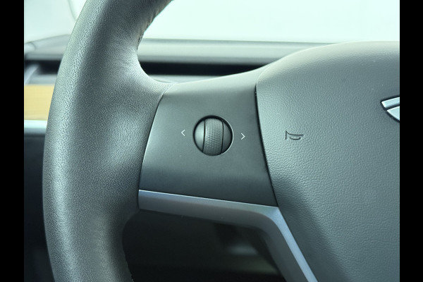 Tesla Model 3 RWD SR+ 325PK Trekhaak Lmv 18" AutoPilot FSD Leder Pano-dak Adaptive-Cruise Camera's Elektr.-Stuur+Stoelen+Spiegels+Geheugen+Eas SOH 92% Navi LED Comfortstoelen ACC DAB Voorverwarmen interieur via App Keyless One-Pedal-Drive 1e Eigenaar Origineel Nederlandse Auto 1.584kg licht!