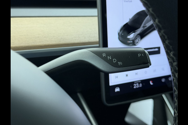 Tesla Model 3 RWD SR+ 325PK Trekhaak Lmv 18" AutoPilot FSD Leder Pano-dak Adaptive-Cruise Camera's Elektr.-Stuur+Stoelen+Spiegels+Geheugen+Eas SOH 92% Navi LED Comfortstoelen ACC DAB Voorverwarmen interieur via App Keyless One-Pedal-Drive 1e Eigenaar Origineel Nederlandse Auto 1.584kg licht!
