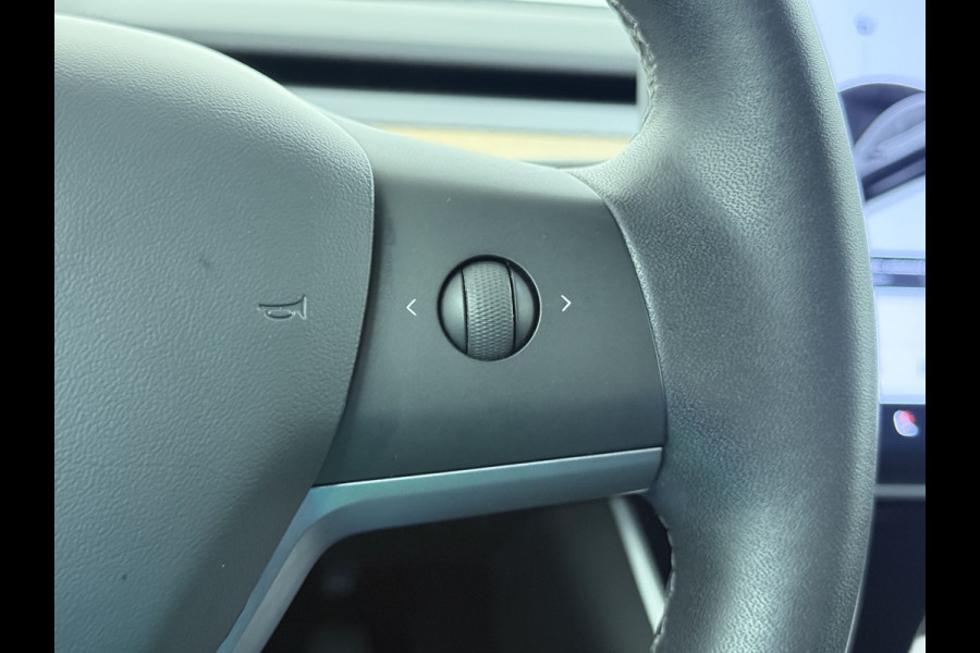 Tesla Model 3 RWD SR+ 325PK Trekhaak Lmv 18" AutoPilot FSD Leder Pano-dak Adaptive-Cruise Camera's Elektr.-Stuur+Stoelen+Spiegels+Geheugen+Eas SOH 92% Navi LED Comfortstoelen ACC DAB Voorverwarmen interieur via App Keyless One-Pedal-Drive 1e Eigenaar Origineel Nederlandse Auto 1.584kg licht!
