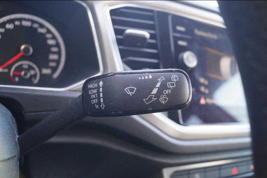 Volkswagen T-Roc 1.5 TSI 150pk DSG Style -NAVI-ECC-PDC-