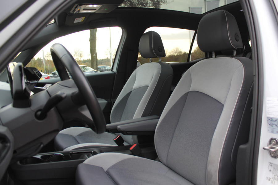 Volkswagen ID.3 First Max 58 kWh / SOH 90,6% / Full option! / Trekhaak / Panoramadak / Camera / Head-up / Keyless / 20'' / ACC / Dodehoek / Elektr. stoelen / Massage / Navigatie / Stuurverwarming