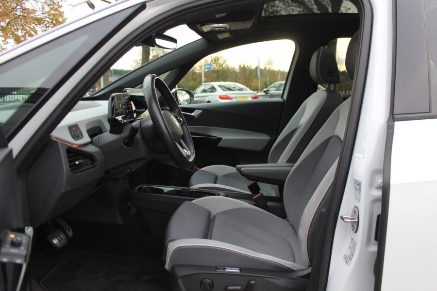 Volkswagen ID.3 First Max 58 kWh / SOH 90,6% / Full option! / Trekhaak / Panoramadak / Camera / Head-up / Keyless / 20'' / ACC / Dodehoek / Elektr. stoelen / Massage / Navigatie / Stuurverwarming