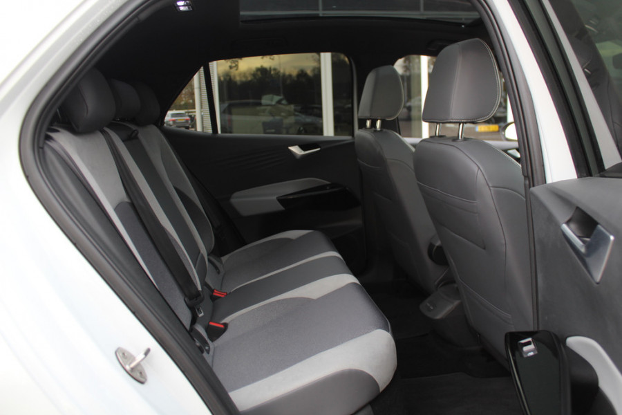 Volkswagen ID.3 First Max 58 kWh / SOH 90,6% / Full option! / Trekhaak / Panoramadak / Camera / Head-up / Keyless / 20'' / ACC / Dodehoek / Elektr. stoelen / Massage / Navigatie / Stuurverwarming
