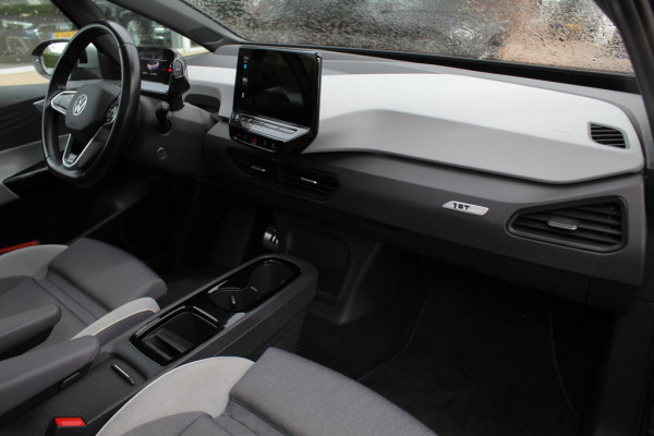 Volkswagen ID.3 First Max 58 kWh / SOH 90,6% / Full option! / Trekhaak / Panoramadak / Camera / Head-up / Keyless / 20'' / ACC / Dodehoek / Elektr. stoelen / Massage / Navigatie / Stuurverwarming