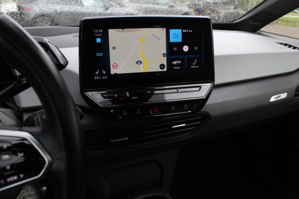 Volkswagen ID.3 First Max 58 kWh / SOH 90,6% / Full option! / Trekhaak / Panoramadak / Camera / Head-up / Keyless / 20'' / ACC / Dodehoek / Elektr. stoelen / Massage / Navigatie / Stuurverwarming