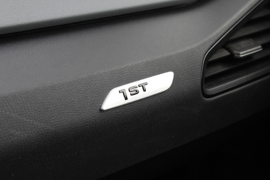 Volkswagen ID.3 First Max 58 kWh / SOH 90,6% / Full option! / Trekhaak / Panoramadak / Camera / Head-up / Keyless / 20'' / ACC / Dodehoek / Elektr. stoelen / Massage / Navigatie / Stuurverwarming