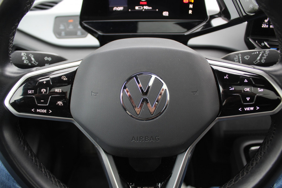 Volkswagen ID.3 First Max 58 kWh / SOH 90,6% / Full option! / Trekhaak / Panoramadak / Camera / Head-up / Keyless / 20'' / ACC / Dodehoek / Elektr. stoelen / Massage / Navigatie / Stuurverwarming