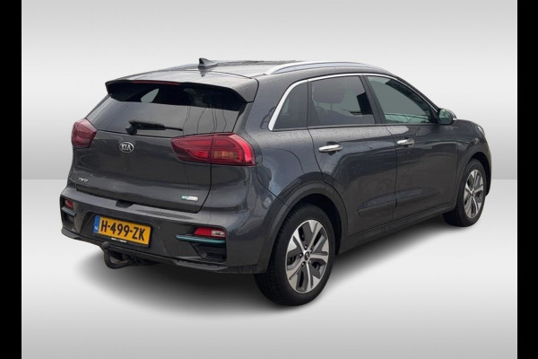 Kia e-Niro ExecutiveLine 64 kWh / SOH 91% / Trekhaak / Camera / Leder / Keyless / Stoelventilatie / Navigatie / Dodehoek / DAB / Cruise Control