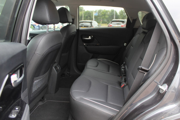 Kia e-Niro ExecutiveLine 64 kWh / SOH 91% / Trekhaak / Camera / Leder / Keyless / Stoelventilatie / Navigatie / Dodehoek / DAB / Cruise Control