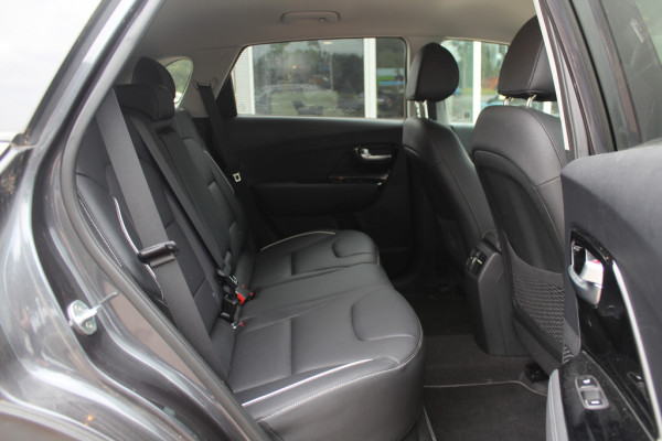 Kia e-Niro ExecutiveLine 64 kWh / SOH 91% / Trekhaak / Camera / Leder / Keyless / Stoelventilatie / Navigatie / Dodehoek / DAB / Cruise Control