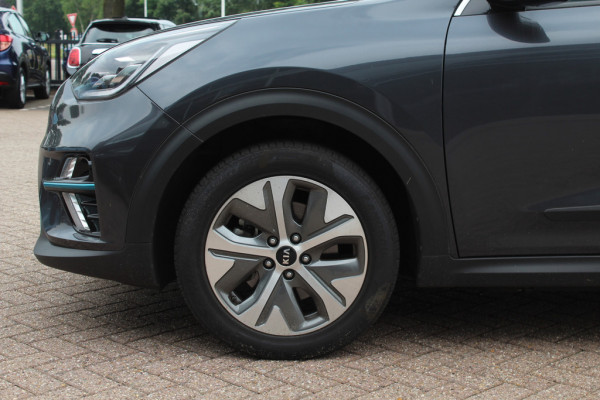Kia e-Niro ExecutiveLine 64 kWh / SOH 91% / Trekhaak / Camera / Leder / Keyless / Stoelventilatie / Navigatie / Dodehoek / DAB / Cruise Control