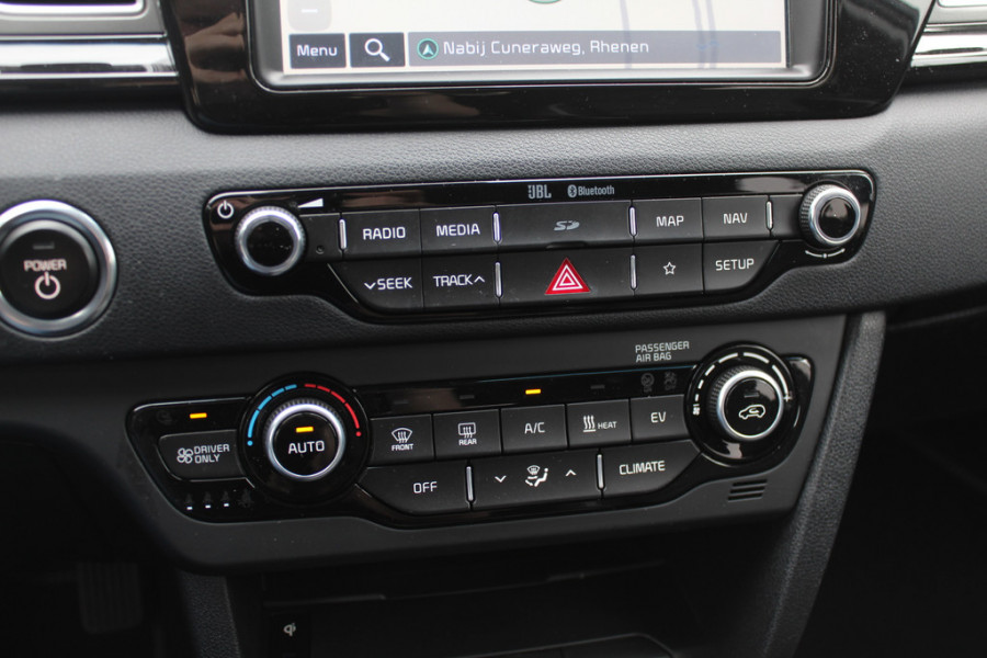 Kia e-Niro ExecutiveLine 64 kWh / SOH 91% / Trekhaak / Camera / Leder / Keyless / Stoelventilatie / Navigatie / Dodehoek / DAB / Cruise Control