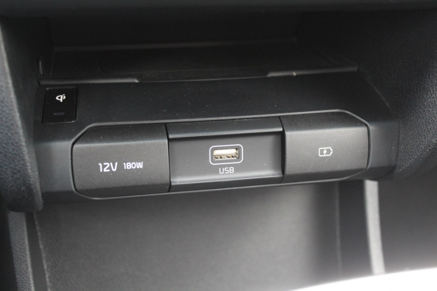 Kia e-Niro ExecutiveLine 64 kWh / SOH 91% / Trekhaak / Camera / Leder / Keyless / Stoelventilatie / Navigatie / Dodehoek / DAB / Cruise Control