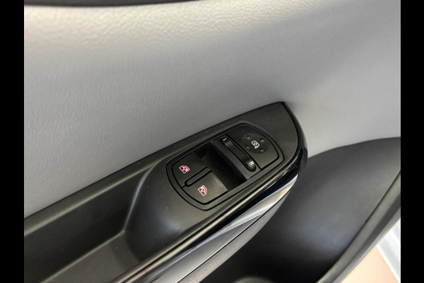 Opel Corsa 1.0 Turbo Online Edition Trekhaak afneembaar | Parkeersensoren achter | Climate control | Navigatie