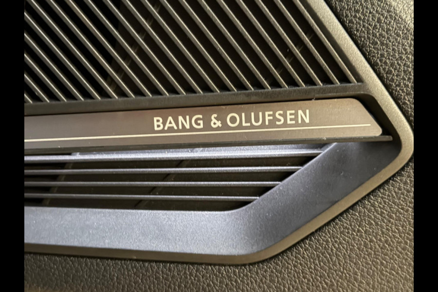 Audi Q2 35 TFSI S line Edition One - B&O - Pano - Matrix