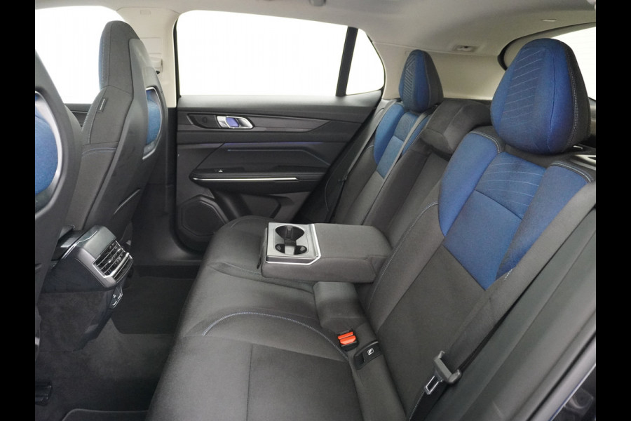 Lynk & Co 01 1.5 PHEV AUT-7 261pk Pano-Schuifdak Lmv 20" 360°Camera Apple Carplay Android Auto Adap.Cruise Navi Pdc Ecc Keyless Led Plug-In H Elek.Memory.Stoel File assistent Dodehoek detector Elektrisch bedienbare achterklep Rijstrooksensor Wifi Verkeersbord detectie 425Nm koppel 3,7kw laadvermogen €44.882 Nieuwprijs 1e Eigenaar Origineel NLse auto!