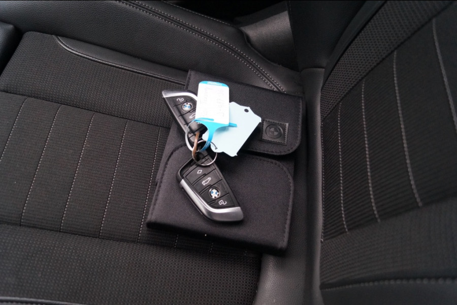 BMW 3 Serie Touring 320i 184pk Automaat Executive Edition -NAVI-ECC-