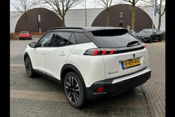 Peugeot e-2008 EV GT Première 3 fase 50 kWh VAN: 18.400,- VOOR: 16.770,- UW EINDEJAARSVOORDEEL: 1.630,- | RIJKLAARPRIJS INCL. 12MND BOVAG GARANTIE | STOELVERWARMING | DODE HOEK EN CAMERA