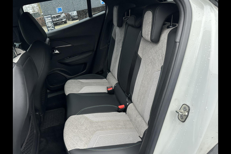 Peugeot e-2008 EV GT Première 3 fase 50 kWh VAN: 18.400,- VOOR: 16.770,- UW EINDEJAARSVOORDEEL: 1.630,- | RIJKLAARPRIJS INCL. 12MND BOVAG GARANTIE | STOELVERWARMING | DODE HOEK EN CAMERA