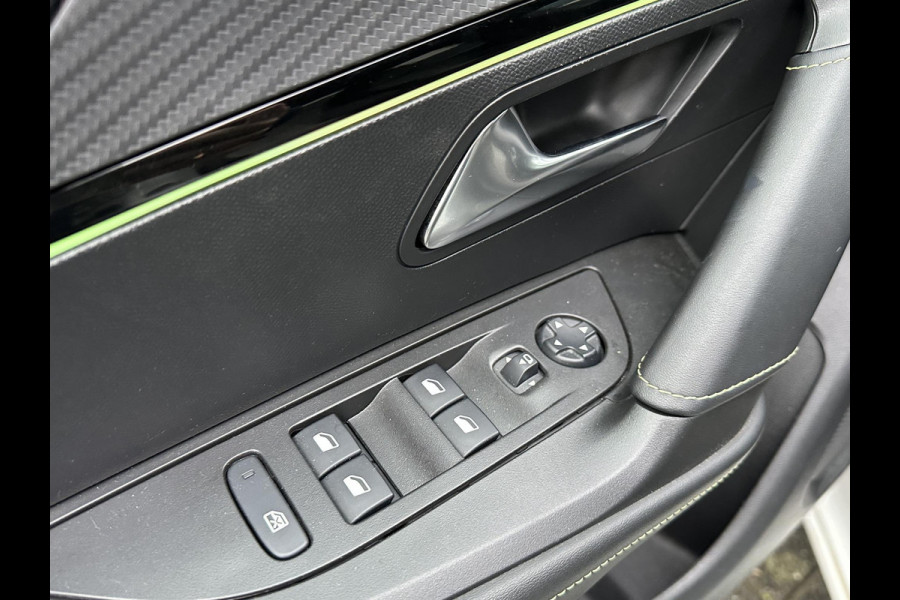 Peugeot e-2008 EV GT Première 3 fase 50 kWh VAN: 18.400,- VOOR: 16.770,- UW EINDEJAARSVOORDEEL: 1.630,- | RIJKLAARPRIJS INCL. 12MND BOVAG GARANTIE | STOELVERWARMING | DODE HOEK EN CAMERA