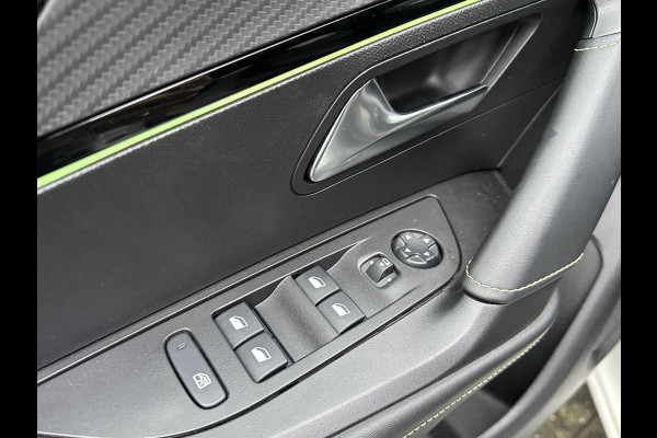 Peugeot e-2008 EV GT Première 3 fase 50 kWh VAN: 18.400,- VOOR: 16.770,- UW EINDEJAARSVOORDEEL: 1.630,- | RIJKLAARPRIJS INCL. 12MND BOVAG GARANTIE | STOELVERWARMING | DODE HOEK EN CAMERA