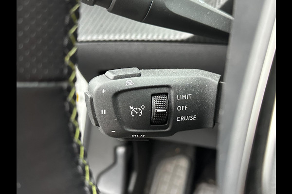 Peugeot e-2008 EV GT Première 3 fase 50 kWh VAN: 18.400,- VOOR: 16.770,- UW EINDEJAARSVOORDEEL: 1.630,- | RIJKLAARPRIJS INCL. 12MND BOVAG GARANTIE | STOELVERWARMING | DODE HOEK EN CAMERA