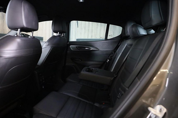 Alfa Romeo Tonale 1.5T Hybrid Veloce / 160 PK / Acc / Leder / Navi / 360 Camera / HK / Sfeerverlichting / Dode Hoek / Lane Assist