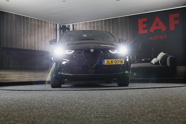 Alfa Romeo Tonale 1.5T Hybrid Veloce / 160 PK / Acc / Leder / Navi / 360 Camera / HK / Sfeerverlichting / Dode Hoek / Lane Assist