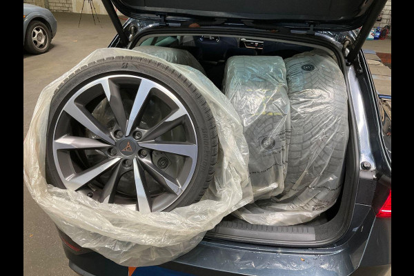 CUPRA Leon Sportstourer 1.4 e-Hybrid Business | Stoelverwarming |  Adaptieve cruisecontrol (ACC) | Achteruitrijcamera | Navigatiesysteem