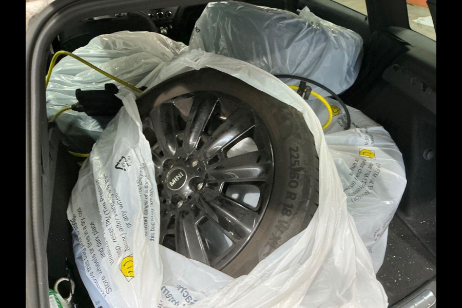 MINI Countryman 2.0 Cooper S E ALL4 Classic | Panoramadak | Lederen bekleding | Adaptive LED | Stoelverwarming | Verwarmd Stuurwiel | Sportstoelen | Climate control | Armsteun | Keyless entry