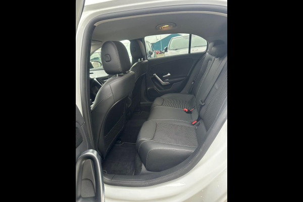 Mercedes-Benz A-Klasse 250 e Business Solution AMG Limited | Elektrische trekhaak | Stoelverwarming | Half leder | Camera