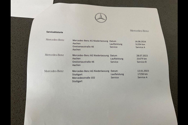 Mercedes-Benz GLC 300e 4MATIC 320pk PHEV | Trekhaak | 19 inch | Stoelverwarming | Adaptive cruise control | Achteruitrijcamera | Elektrisch verstelbare stoelen | Elektrsich verstelbare stoelen | 2 bandensets