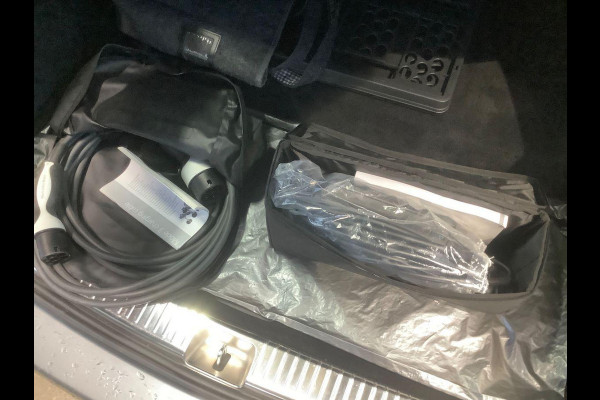 Mercedes-Benz C-Klasse Estate 300 e Avantgarde 320pk PHEV | Trekhaak | Adaptive cruise control | Stoelverwarming | Dodehoeksensoren | Elektrische stoelen met geheugenfunctie | Head up Display |