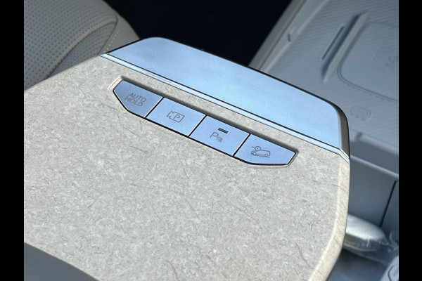 Kia EV3 Plus 81.4 kWh | Warmtepomp | 204 PK | Stoelverwarming | Stuurverwarming | BLIS | 19 inch Licht metaal