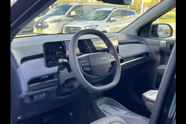 Kia EV3 Plus 81.4 kWh | Warmtepomp | 204 PK | Stoelverwarming | Stuurverwarming | BLIS | 19 inch Licht metaal