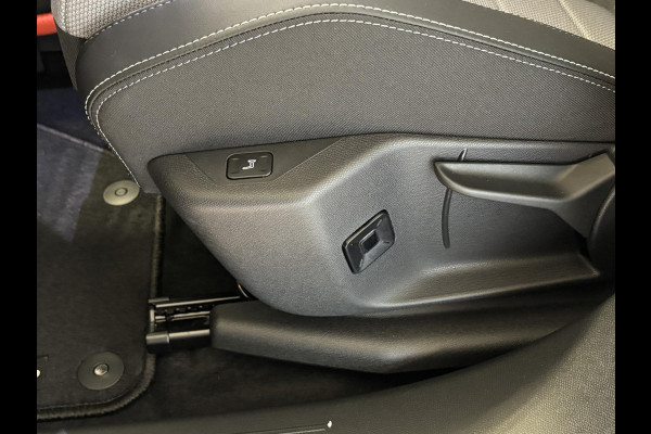Opel Grandland 1.6 Turbo Plug-in-Hybrid GS Stoelverwarming | Stuurverwarming | Afneembare trekhaak | Focal Audio | Panoramadak