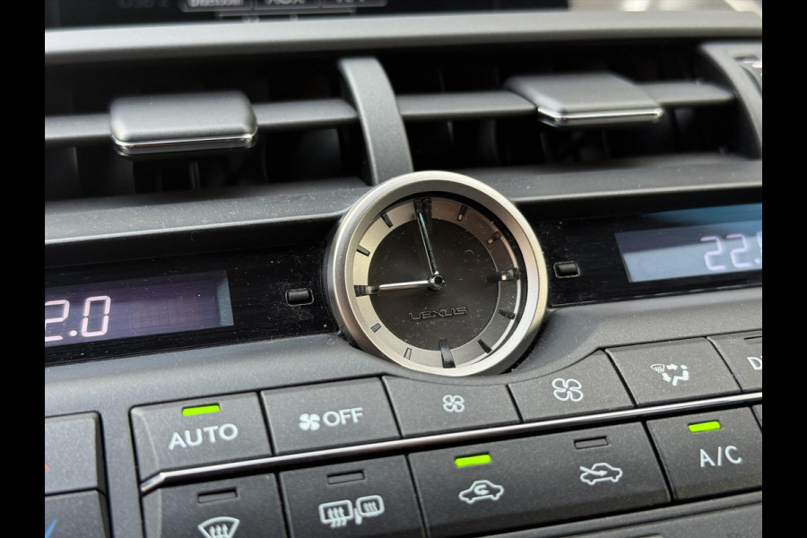 Lexus NX 300h AWD F Sport Line | Schuifdak, Trekhaak, Leer, Stoel + Stuurverwarming, Tripple LED, Adaptive cruise control, 1500KG Trekgew