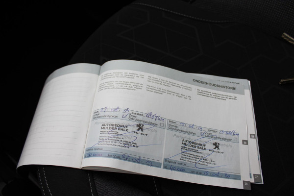 Peugeot 2008 1.2 PureTech Blue Lion AUTOMAAT PANORAMA MULTIMEDIA NAVI AIRCO CRUISE TREKHAAK ETC